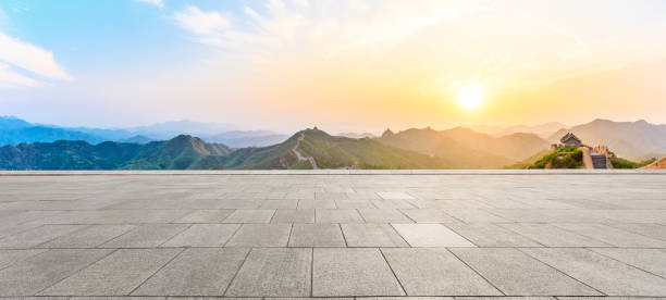 istock Square floor and and great wall with mountains 1005897840