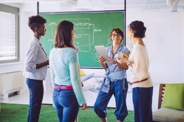 istock Businesswomen working together 1005922566