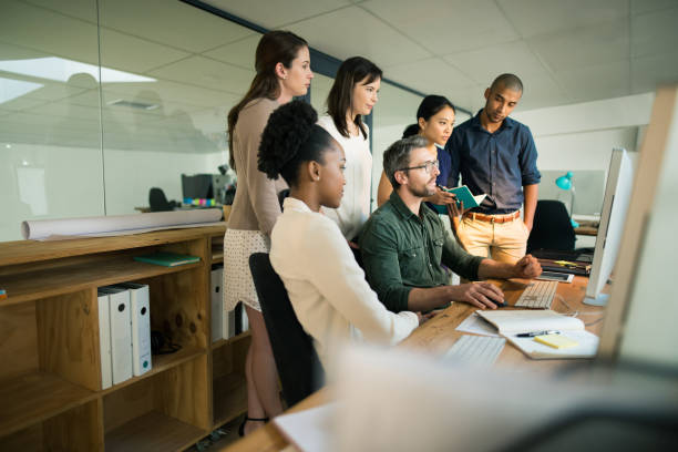 istock Doing research as a team on the latest trends 1005927108