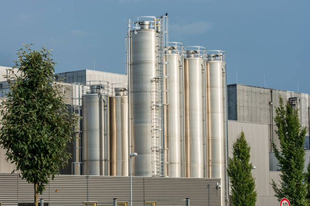 istock Factory building with silo in landscape mode 1005945134