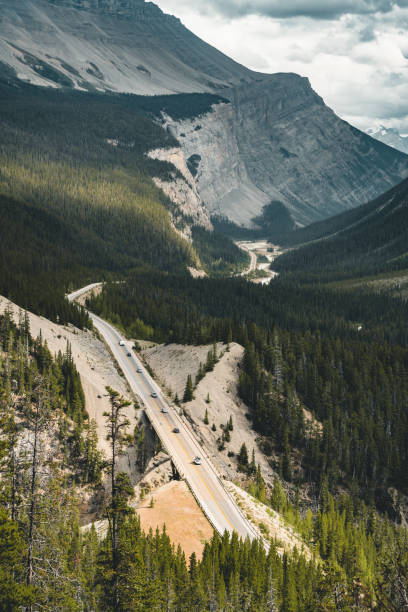 istock Overlooking Icefields Parkway in Banff Nationalpark, Albert Cana 1005946046