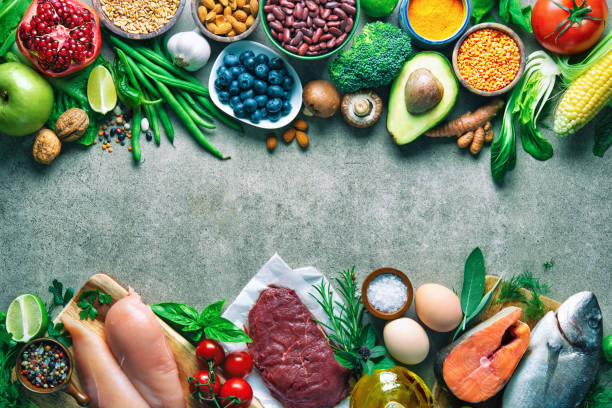 сбалансированный фон диетического питания - fresh meat стоковые фото и изображения