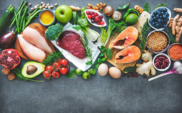 сбалансированный фон диетического питания - raw food green freshness стоковые фото и изображения