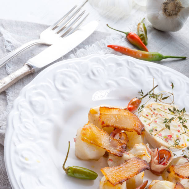 istock Jerusalem artichoke au gratin with ham and chili 1006003224