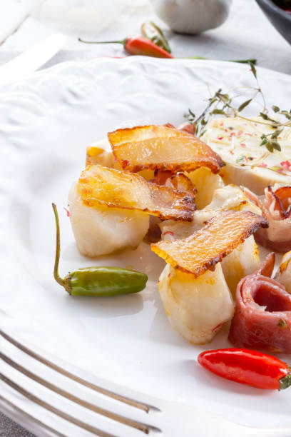 istock Jerusalem artichoke au gratin with ham and chili 1006005528