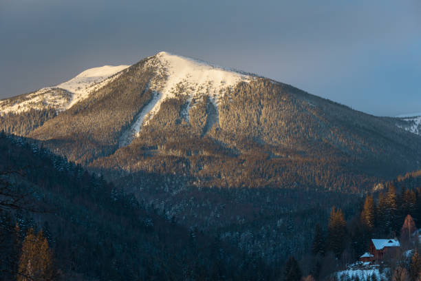 istock Sunrise morning winter mountain ridge 1006038334