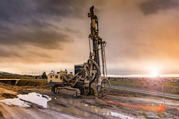 piedra máquina de perforación para extraer después la piedra - drill mining rock borehole fotografías e imágenes de stock