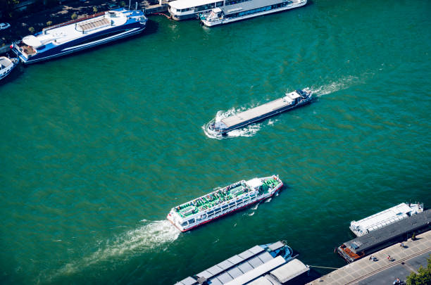istock Sightseeing and cargo boats on river Seine next to the Eiffel tower in Paris 1006085944