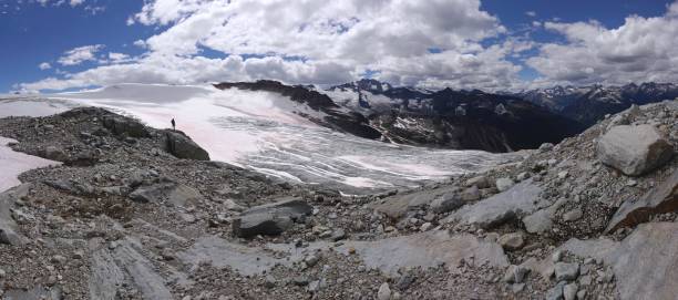 перели рок путешественник - montana british columbia glacier national park mountain mountain range стоковые фото и изображения