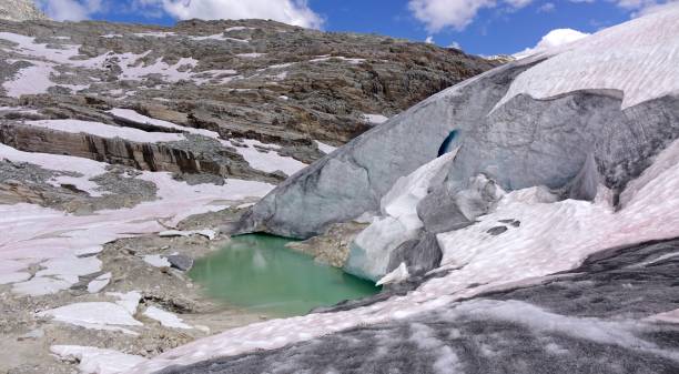 glacier's edge - montana british columbia glacier national park mountain mountain range stock-fotos und bilder