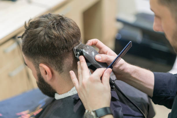 istock Making modern haircut at salon 1006129818