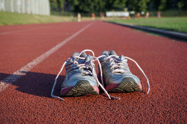 istock running shoes on aschenbahn 1006133586