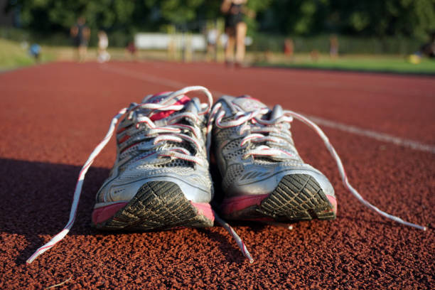 istock running shoes on aschenbahn 1006133958