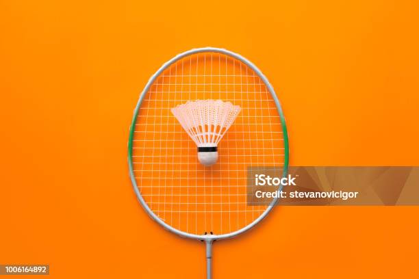 Photo libre de droit de Raquette De Badminton Et Volant De Badminton banque d'images et plus d'images libres de droit de Badminton - Sport - Badminton - Sport, Activité de loisirs, Blanc