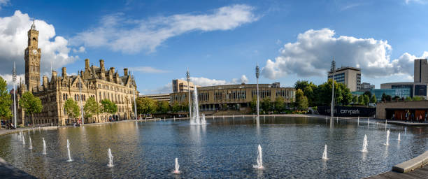 stadtpark-brunnen, bradford - bradford england stock-fotos und bilder