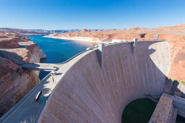 istock Glen Canyon Dam at Lake Powell 1006268378