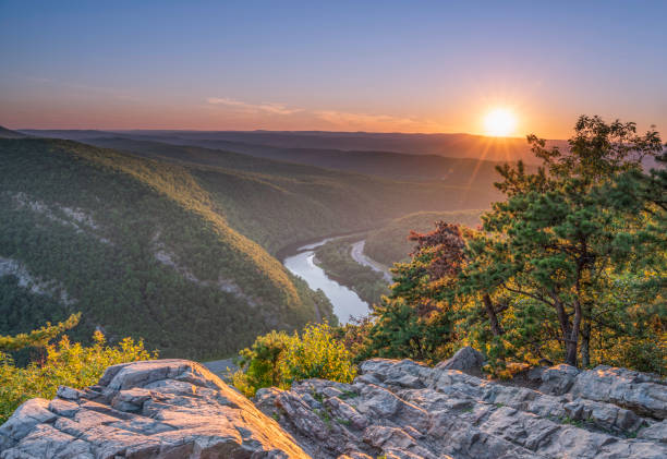 Getting away from the busy life Delaware Water Gap Recreation Area viewed at sunset from Mount Tammany located in New Jersey appalachian trail photos stock pictures, royalty-free photos & images