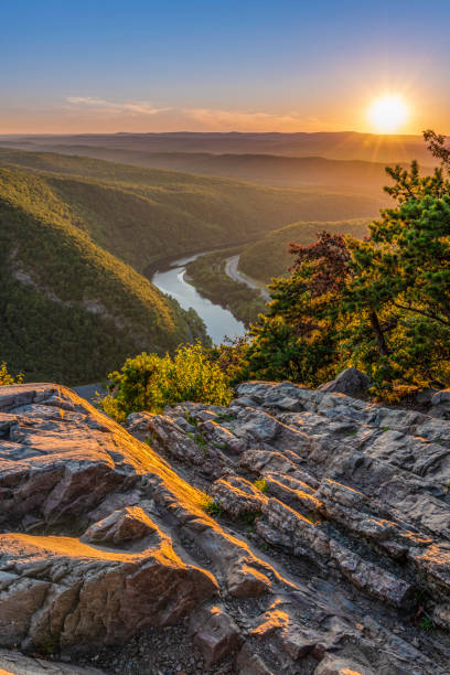 Getting away from the busy life Delaware Water Gap Recreation Area viewed at sunset from Mount Tammany located in New Jersey appalachian trail photos stock pictures, royalty-free photos & images