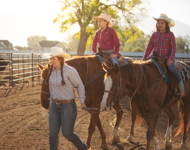 istock Horseback ridding training lessons with friends 1006298310