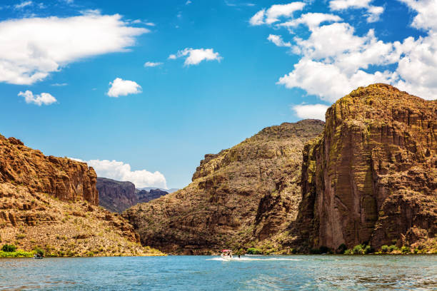 boating and water skiing on Canyon Lake in Arizona with beautiful mountain range landscape on a hot summer day