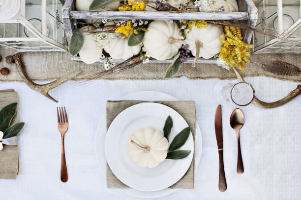 otoño disposición de mesas - autumn table setting flower fotografías e imágenes de stock