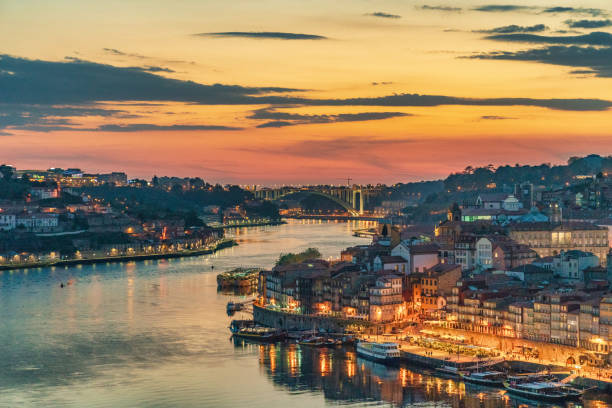istock Sunset in Porto, Portugal 1006370518