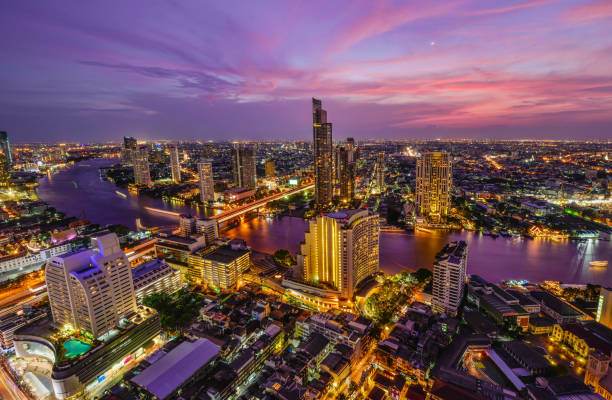 istock Bangkok cityscape and Chaophraya River 1006383980