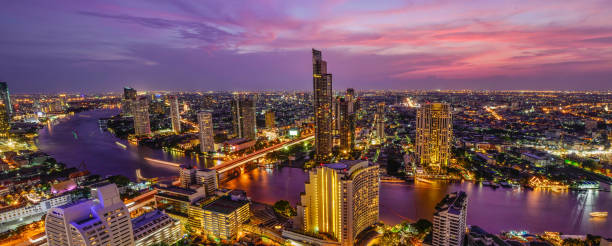 istock Bangkok cityscape and Chaophraya River 1006384120