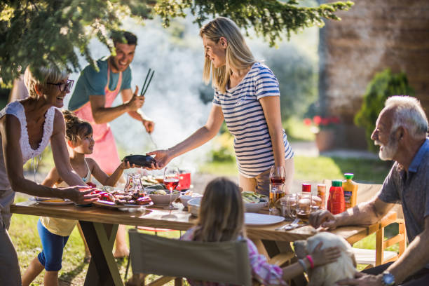 istock Family's lunch in the backyard! 1006414814