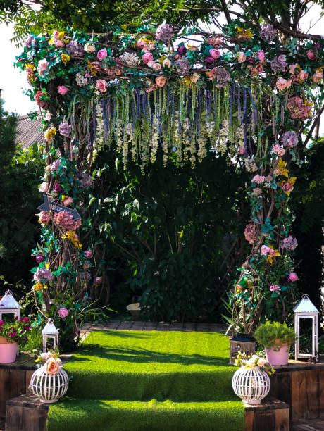Wedding flower decor in the summer garden
