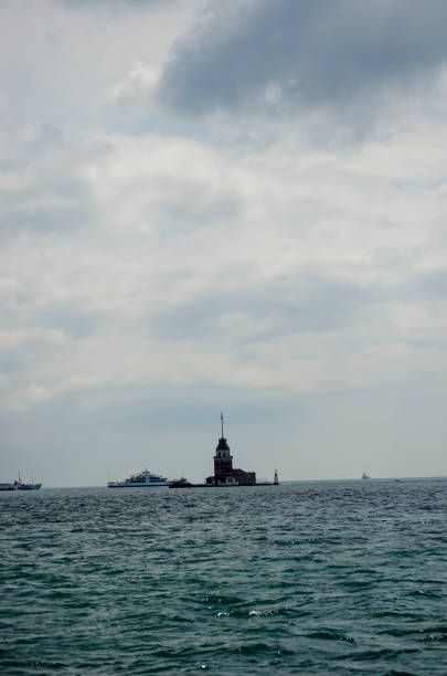 istock Maiden's Tower in Istanbul 1006507630