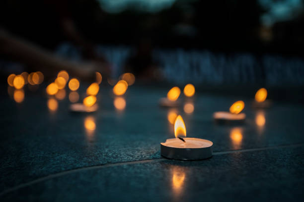 Candle's Candle's in the dark funeral photos stock pictures, royalty-free photos & images
