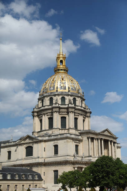 istock Famous Invalides church 1006590498
