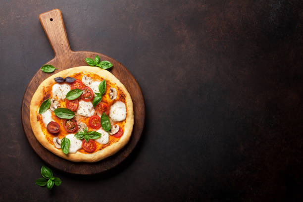 istock Italian pizza with tomatoes, mozzarella and basil 1006592822