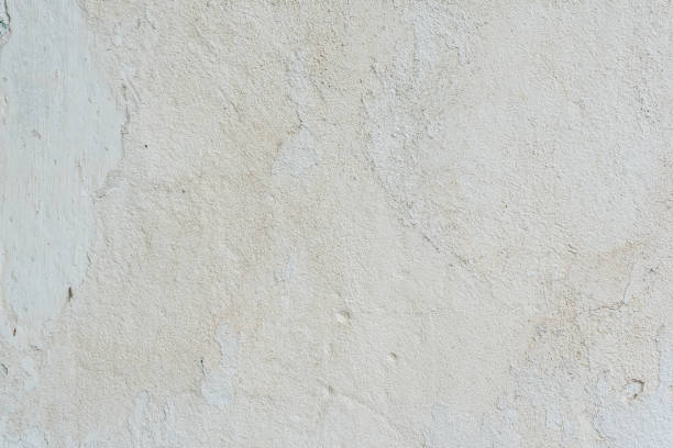 istock Wall fragment with attritions and cracks 1006593198