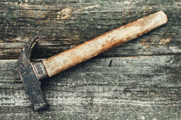木の上のツール - construction construction material work tool nail ストックフォトと画像