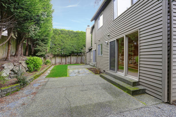 istock Private yard of a grey house with green grass. 1006597720