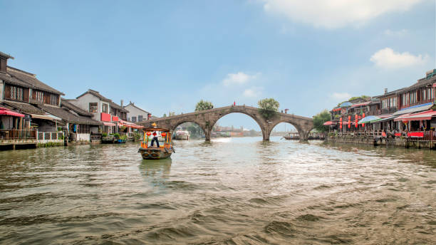 Fangsheng Bridge, Zhujiajiao, China Fangsheng Bridge, Zhujiajiao, China Zhujiajiao stock pictures, royalty-free photos & images