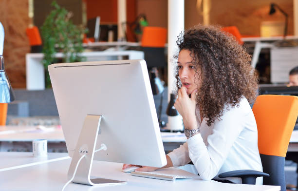 istock Successful business woman working at the office 1006633424