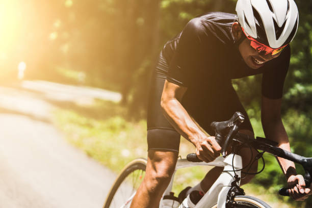 fotografii de stoc, fotografii și imagini scutite de redevențe cu ciclistul se învârtea cu viteză. - triatlon