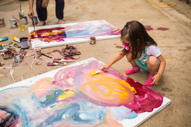 istock Artistic little girl 1006733214