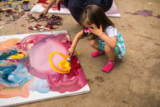 istock Father teaching her daughter to paint 1006734196