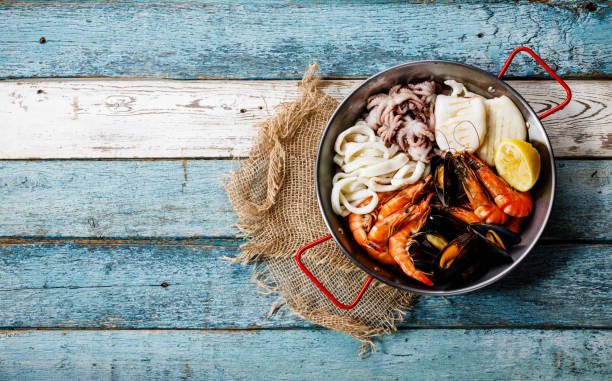 istock Seafood assorted platter - Prawn Shrimp, Mussels Clams, Squid rings, Octopus mini, Squid on Grill 1006820348