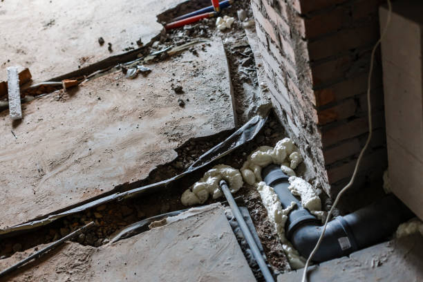 建設衛生職場配管を加熱水の供給パイプのインストール - efficency ストックフォトと画像