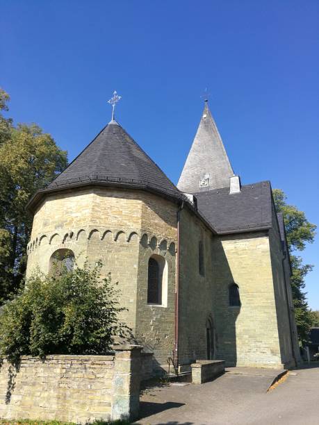 istock Roman Church 1006866874