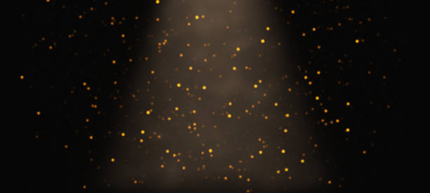 золотой блеск, падающий через конус света перед черным фоном - баннер - oval shape фотографии стоковые фото и изображения
