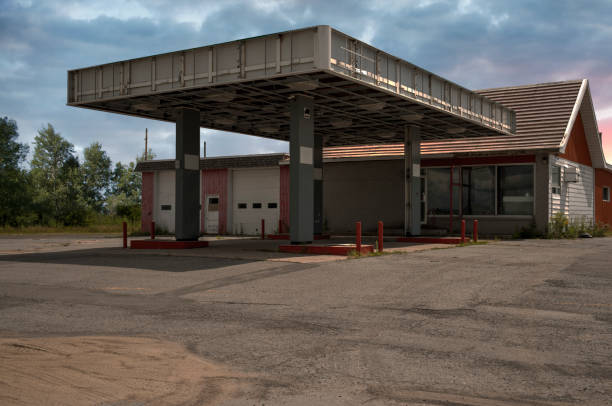istock Abandoned old gas station. 1006965508