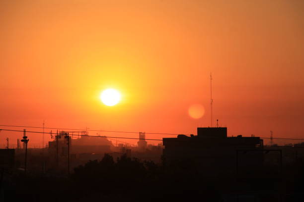 istock dawning in the city 1007004686