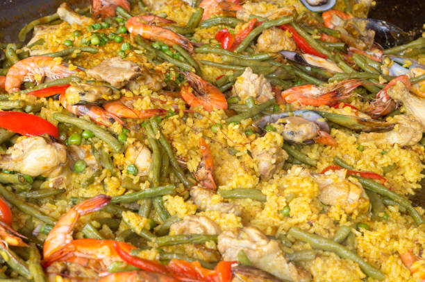 istock Seafood paella on a giant frying pan 1007028130