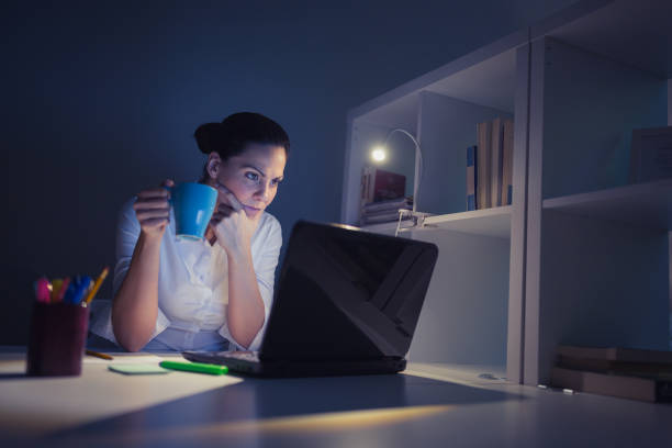 istock Business women working late in office 1007098284